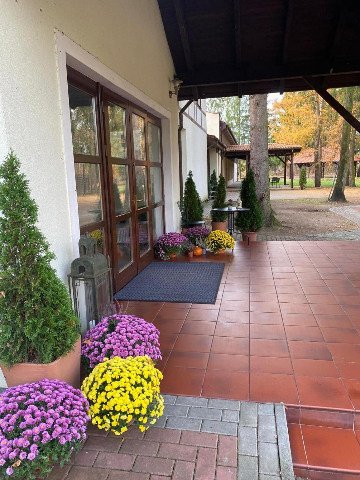 Hotel Restauracja Cztery Pory Roku Orneta Exterior photo